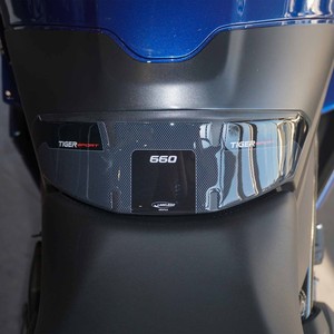 Adesivo Protettivo 3D Personalizzato per Serbatoio Inferiore, Compatibile con Triumph Tiger 660 Sport, Logo Moto - Product Image 1
