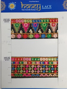 Tissu de dentelle brodée florale colorée vibrante et détaillée Motifs complexes écologiques pour la mode haut de gamme pour les chaussures - Product Image 3