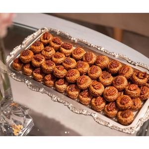 Plateau à bonbons au chocolat en métal argenté élégant Plateau porte-desserts écologique de qualité exclusive pour les mariages et tous les événements - Product Image 1