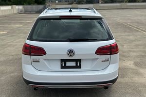 Golff Alltrack SE 2017, boîte manuelle 6 vitesses, moteur 4 cylindres turbo, transmission intégrale - Product Image 2