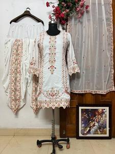 Femmes Ethnique Designer Wear Mousseline de Coton Fil Lourd Broderie Kurta Avec Dhoti Et Dupatta Pour Femmes Tissu Lourd De Qualité - Product Image 4