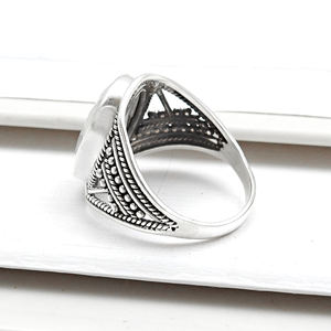 แหวนเงินสเตอร์ลิง unisex ทำด้วยมือพร้อมตัวเรือนพลอยสีรุ้งธรรมชาติชุดฝาแหวนแต่งงานและครบรอบขายส่ง - Product Image 4