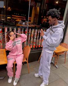 ชุดเสื้อสเวตเตอร์มีฮู้ดสำหรับผู้ชายกางเกงขาสั้นปักลายสองชิ้นสำหรับยิมและซักด้วยพลอยเทียมกรดออกแบบได้ตามต้องการ - Product Image 6