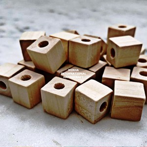 Perles carrées multicolores en bois en vrac 10mm Perles carrées en bois colorées personnalisées en forme et taille Livraison rapide depuis l'Inde - Product Image 2