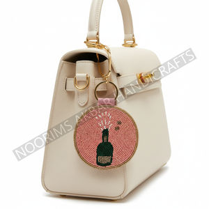 พวงกุญแจลูกปัดชื่อสั่งทำจำนวนมาก ลูกปัดหลากสี ขายส่ง พวงกุญแจทำมือสำหรับกระเป๋า ของขวัญ เด็ก ใช้ในงานส่งออก คุณภาพส่งออก - Product Image 2