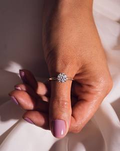 Anillo de compromiso solitario clásico corte redondo diamante cultivado en laboratorio anillo de moissanita chapado en oro de 18K joyería fina al por mayor personalizada - Product Image 5