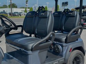 Chariot de golf électrique blanc 48V de qualité supérieure, surélevé, 4 places, tout-terrain, avec toit et pneus tout-terrain - Product Image 3