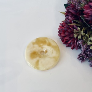 Colgante de Ámbar Báltico Amarillo y Blanco en Forma de Donut, Collar de Ámbar Natural Circular; Colgante Único de Ámbar Báltico en Forma de Donut - Product Image 6