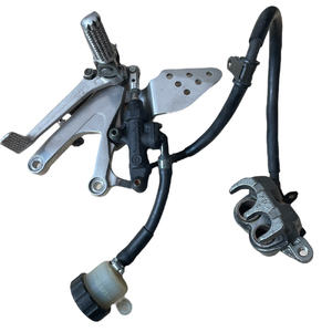 Sistema de Frenos Traseros Original Yamaha R6 1999-2000 en Estado Nuevo - Product Image 1