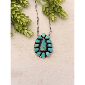Collier tendance vintage Sheila Becenti avec turquoise mélangée et argent sterling, serti en forme de goutte d'eau, incrustation religieuse, chaînes de perles - Product Image 1