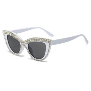 Lunettes de soleil modernes avec strass, idéales pour les fêtes en intérieur et en extérieur, les verres en verre offrent une expérience visuelle nette. - Product Image 6