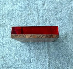 Cenicero de madera vintage clásico personalizado con intrincadas iniciales talladas a mano estilo de diseño de regalo inicial personalizado - Product Image 2