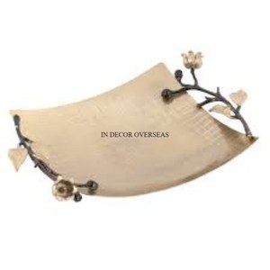 Le plus exigeant Vente chaude Unique Fantaisie Designer Plaqué or Plateau de service en métal robuste avec poignée de fleurs au prix le plus bas - Product Image 1