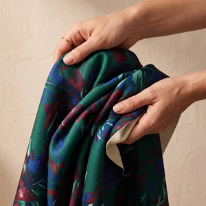 Tissu tricoté scuba à double couche, impression par sublimation personnalisée, polyester, élasthanne, extensible - Product Image 5