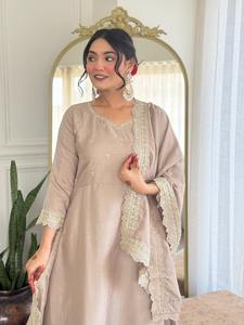 ชุดอนาร์กาลีผ้าไหมวิชิตรा ดีไซน์สวยงามสไตล์อินเดีย-ปากีสถาน ประดับงานกระจก สำหรับงานปาร์ตี้ งานแต่งงาน หรือใส่ลำลองแบบดั้งเดิมสำหรับผู้หญิง - Product Image 5