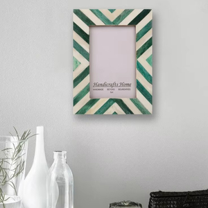 Lujoso marco de fotos de cuerno perfecto para agregar textura y profundidad a una habitación llena de piedra de madera natural y detalles de metal - Product Image 1