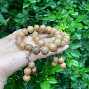 Fait à la main au Vietnam Luxe 100% Bracelets de perles en bois d'agar naturel et pur - Product Image 2