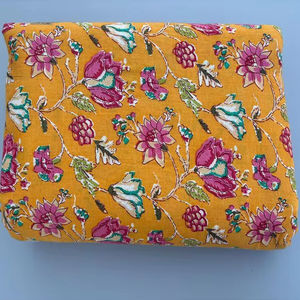 Tissu en coton Jaipuri pour robes de femmes artisanat pour enfants tissu de couette fait à la main impression en vrac conception de sérigraphie pour tissu de courtepointe - Product Image 1