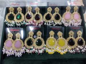 Magnifiques boucles d'oreilles pendantes indiennes Fusion Jugnu avec motif en forme de Polki Tilak et moissanite taille Asscher - Product Image 2