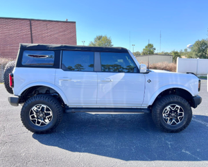 Ford Bronco Outer Banks Advanced 4WD 2021 d'occasion, conduite à gauche, 1-25000 milles - Product Image 3