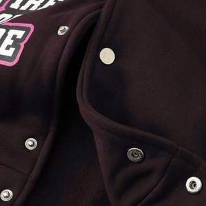 Vente en gros, nouvel arrivage de vestes universitaires brodées en chenille 3D avec logo personnalisé, vestes confortables en cuir tendance pour la saison d'hiver - Product Image 4