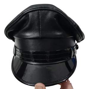 Esta es una gorra de motociclista Muir auténtica de cuero negro completo con visera. - Product Image 3
