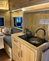 Caravane tout-terrain nouvelle conception 4x4 pour le camping et les voyages, à vendre avec livraison rapide aux États-Unis/Émirats arabes unis