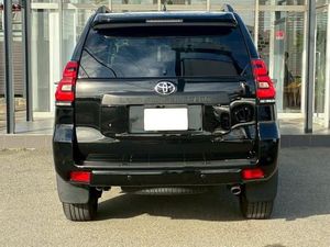 รถยนต์โตโยต้าแลนด์ครุยเซอร์ ปราโด เกียร์ธรรมดา เกียร์อัตโนมัติ เครื่องยนต์ดีเซล 8 ลิตร รถมือสองสำหรับขาย - Product Image 6