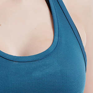 Camiseta deportiva de secado rápido para mujer, con tela elástica transpirable, corte ajustado, sin mangas, para entrenamiento, correr y hacer ejercicio. - Product Image 3