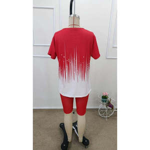 Ensemble deux pièces pour femme, chemisier scuba à manches courtes et col rond à motifs et leggings, 36005 - Rouge - Product Image 5