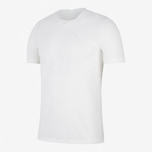 Tela transpirable ideal para partidos de verano, camiseta de fútbol de alto rendimiento, material diseñado para la resistencia, camiseta de fútbol. - Product Image 3