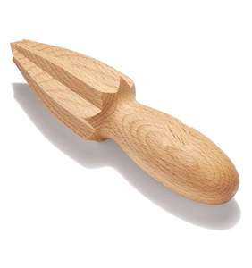 Presse-citron en bois artisanal naturel de qualité durable Outil de pressage de légumes personnalisé emballage et expédition - Product Image 2