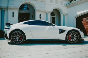 MAR-TIN Van-tage F1 Edition Coupe 2023, Bajo Kilometraje, Motor en Perfecto Estado, Neumáticos R18, Listo para Enviar - Product Image 5