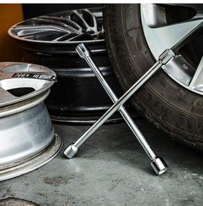 Llave de rueda cromada cruzada de cuatro vías, llave de lengüeta de acero al carbono forjado por caída resistente para reparación de neumáticos Automotrices - Product Image 6