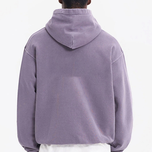 Sweat à capuche pour homme, style streetwear contemporain, conçu pour un confort décontracté, structure raffinée, présence élégante, coupe-vent, respirant - Product Image 5