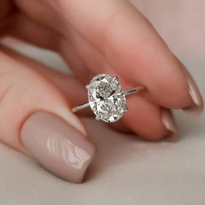 Anillo de compromiso de diamante de corte ovalado de moda cultivado en laboratorio en un lujoso Ajuste de pavé con certificado IGI regalo de platino para mujeres - Product Image 1