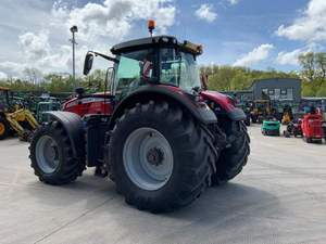 Tracteurs diesel neufs, boîte de vitesses manuelle, conduite à droite, sièges en cuir foncé, norme d'émission Euro VI, transmission avant R21 - Product Image 6