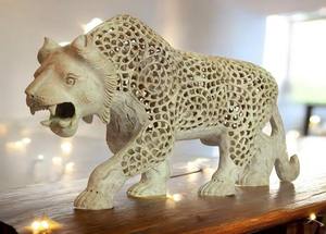 Statue de lion décorative en pierre savonneuse |   Sculpture d'animaux artisanale |   Sculpture en pierre d'extérieur de qualité export | Statue de lion - Product Image 3