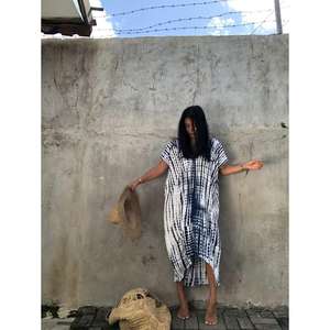 Vestido Largo Maxi para Mujer, Estilo Tie-Dye Blanco y Negro, Cuello en V, Corte Holgado, Estilo Bohemio, Ropa de Playa, Verano, Casual, Resort, Natural, Lavable - Product Image 2