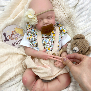 Muñeca de Silicona Realista de Bebé Recién Nacido, Niña/Niño, LouLou, Impermeable y Fácil de Limpiar, con Peso Anatómico Realista - Product Image 4