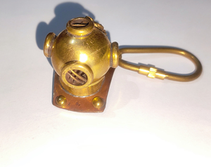 LLavero de casco espacial de latón, diseño único, hecho en la india, para regalos y promociones - Product Image 6