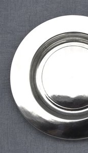 Assiettes de présentation en métal au design élégant pour restaurants et hôtels, assiette de présentation ronde en argent poli pour événements et repas à domicile - Product Image 4