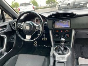 Oferta Especial: Toyota GR86 Premium RWD Usado - ¡Listo para Enviar! - Product Image 2