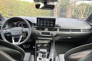 Sedán Compacto Usado de Alto Rendimiento 2023, Modelo Deportivo Turboalimentado con Capacidad AWD e Interior Premium - Product Image 2
