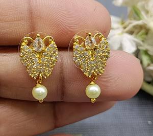 Sku AE 076 SG C1 Boucles d'oreilles à la mode Cz Ad Golden Tops & Stud - Product Image 3