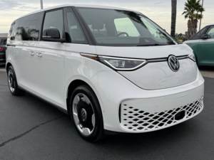 Clean 2025 Volks-wagen ID Buzz Pro S d'occasion - Product Image 2