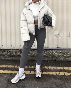 Chaqueta acolchada recortada de invierno para mujer con estilo, abrigo corto ligero con bolsillos, mayorista y producto de fabricante - Product Image 2