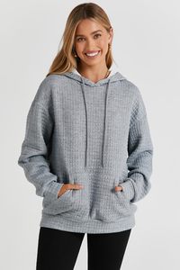 Sudadera con capucha gris para mujer, informal, de manga larga, con cordón, estilo gofrado, holgada, con bolsillo y bordado 3D GK frontal. - Product Image 6