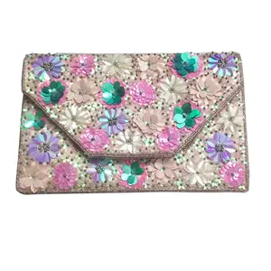 Mooie Parelwitte Clutch Kraal Geborduurde Clutch Tas Met Ketting Voor Vrouwen Met Parelwitte Kralen Roze Satijnen Voering