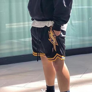 Nouvelle arrivée de shorts de basket-ball élégants pour hommes, respirants, anti-rides, durables, avec couleur et taille personnalisées - Product Image 1